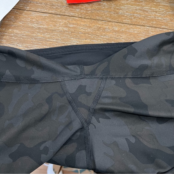 Lululemon Run For Fun Crop *Full-On Luxtreme camo 8 - Picture 9 of 11